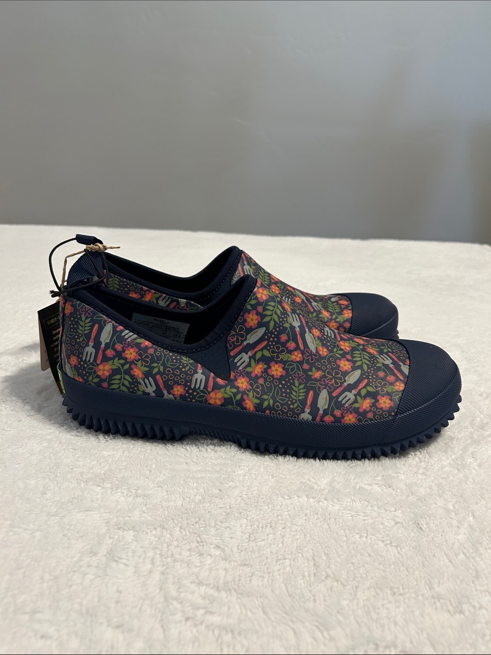 Western Chief Navy Floral & Cactus Slip-On Moccasins. Garden tools - Picture 3 of 11